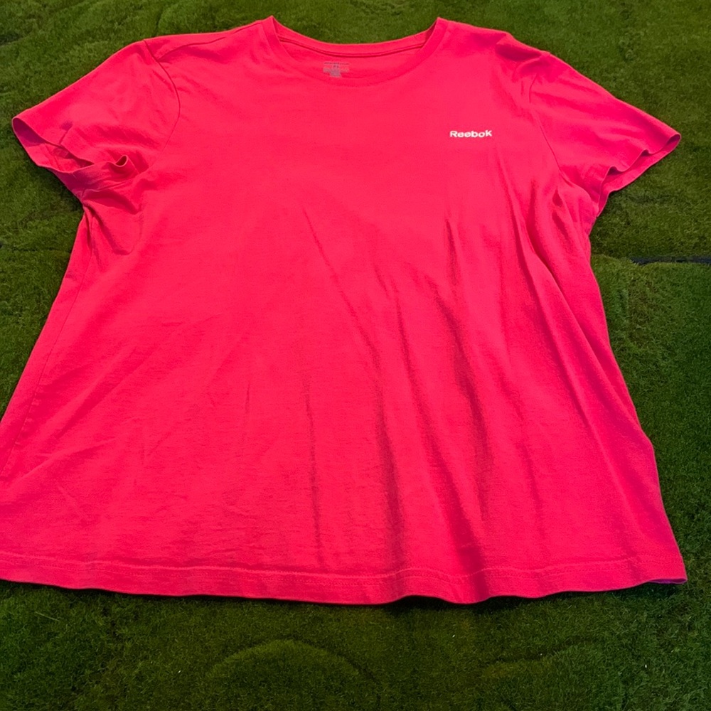Reebok hot pink women’s XL tee shirt